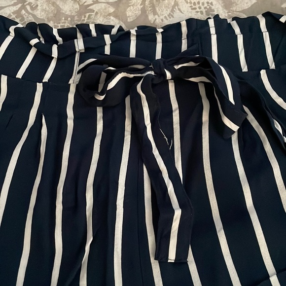 HIGH WAISTED SHORTS♥️NAVY BLUE/WHITE STRIPES, SIZE SMALL - Picture 2 of 5